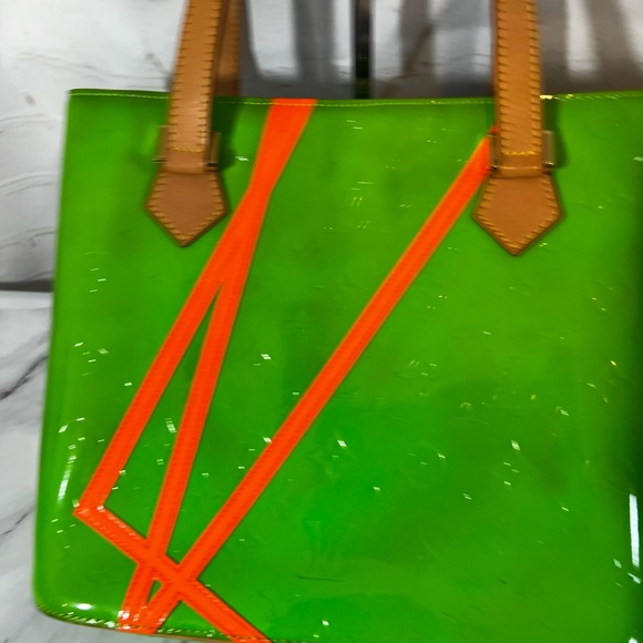 GUC Louis Vuitton X Robert Wilson Green Vernis Houston Tote - Picture 2 of 11